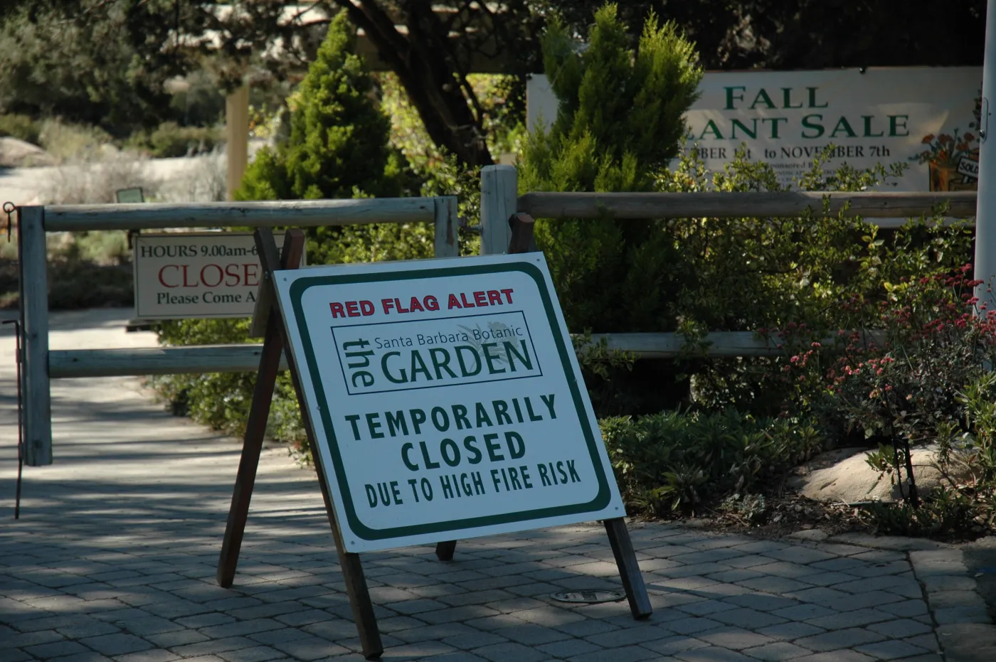 Red Flag Alert signs at Garden entrance