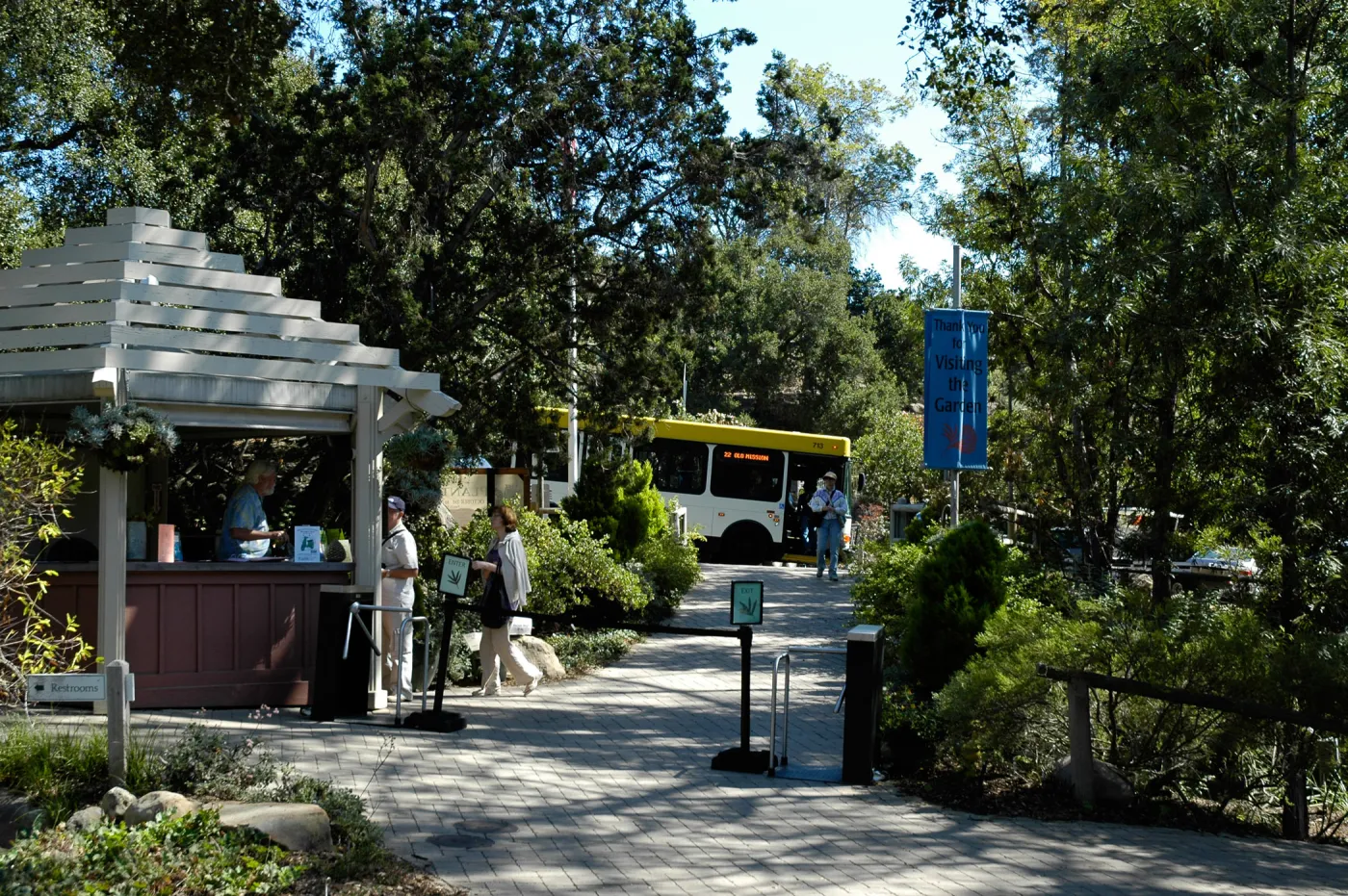 Santa Barbara MTD bus 22 at the Garden Entrance, Community Free Day, October 2011