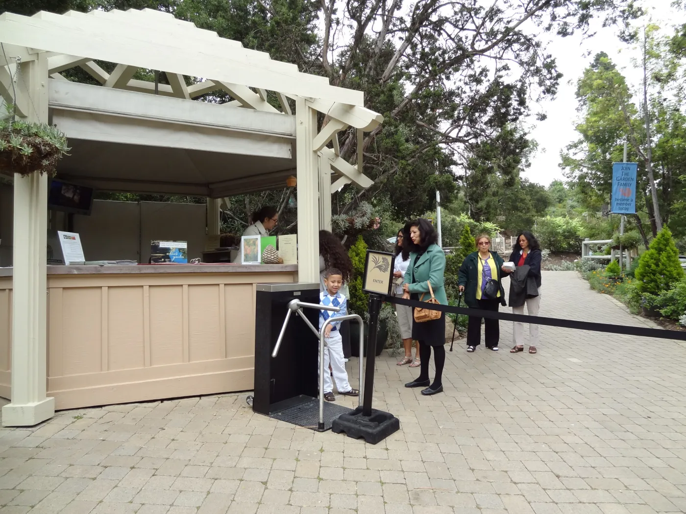 Visitors at Entrance kiosk, National Public Gardens Day 2012, SBBG
