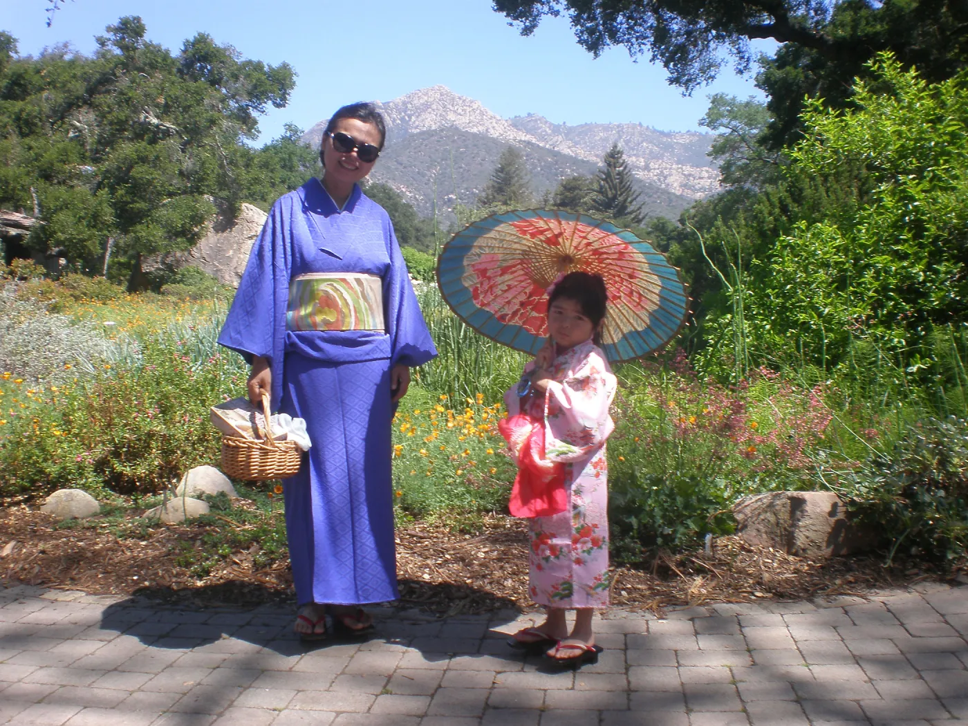 Tea House 10th Anniversary event, SBBG, Meadow, ladies dressed in kimonos
