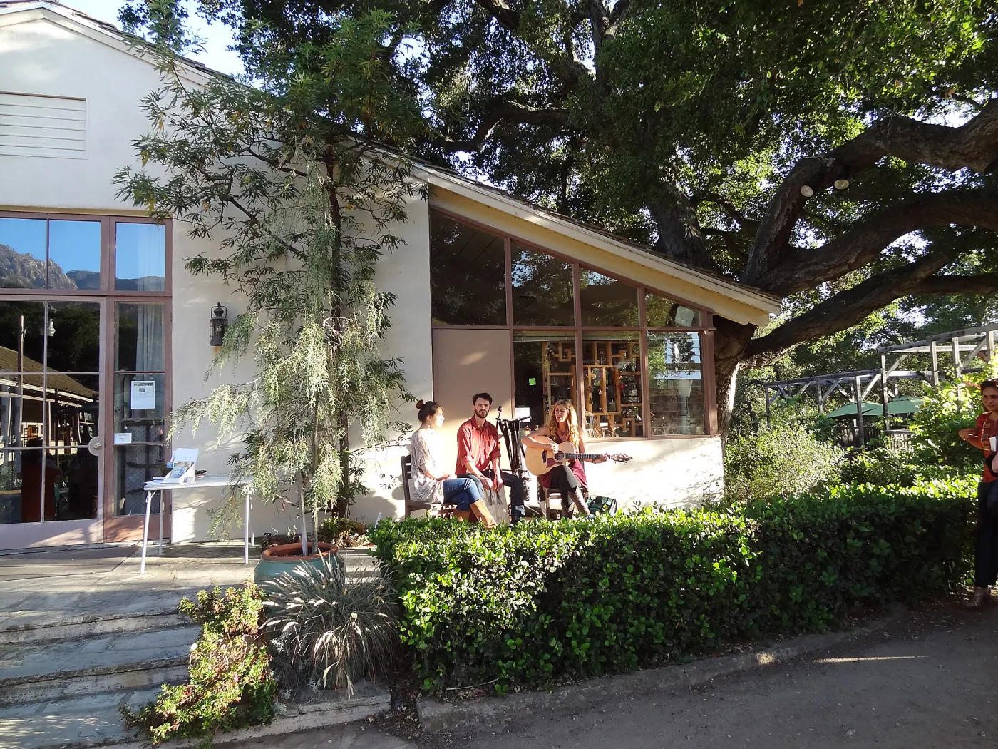 SBBG hosts Santa Barbara Chamber of Commerce Mixer, June 2013, musicians