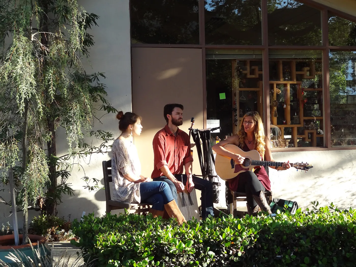 SBBG hosts Santa Barbara Chamber of Commerce Mixer, June 2013, musicians