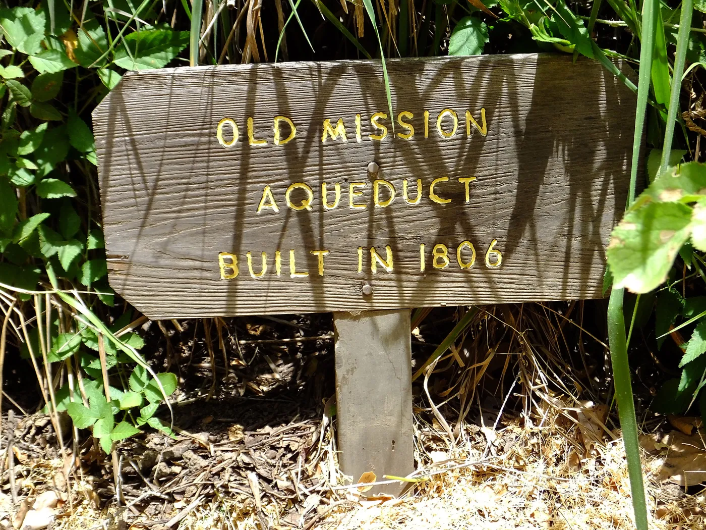 Mission Aqueduct sign