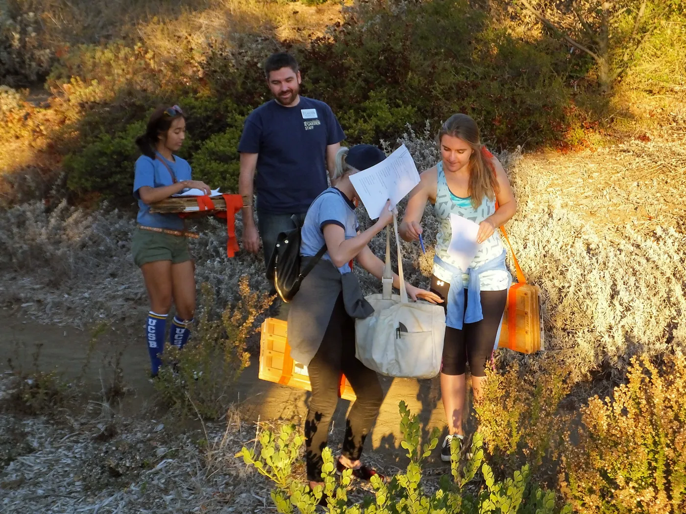 UCSB students learning how to make plant and tissue collections