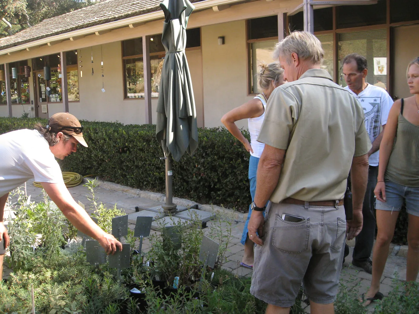 2009 Fall Plant Sale set-up, Bruce Reed, Dave Kershaw