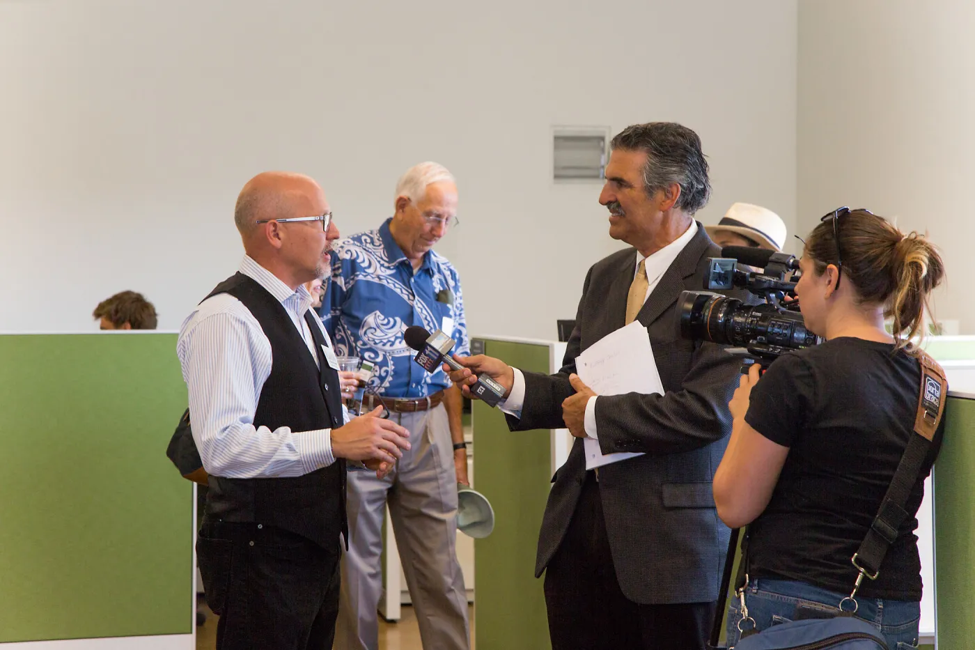 Pritzlaff Conservation Center Ribbon Cutting Celebration, Steve Windhyager leading tour in research workstation area