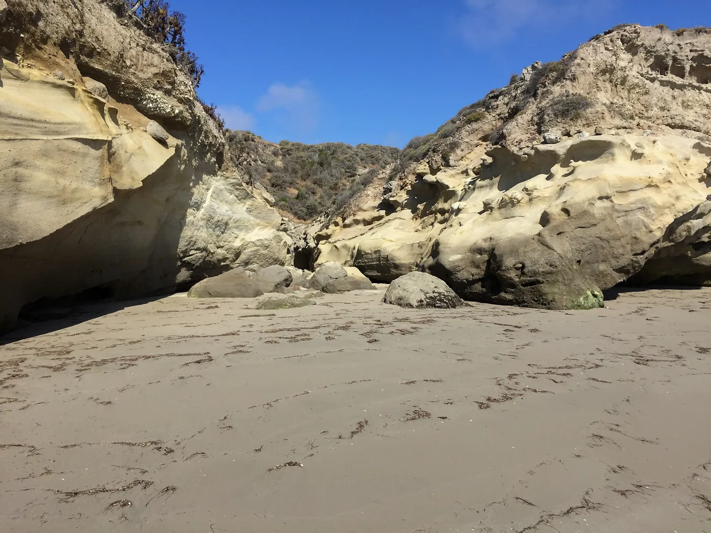 Santa Rosa Island Trip, Rock along beach