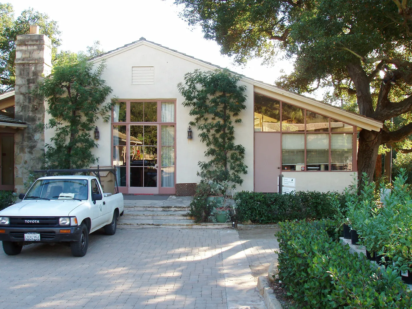 Blaksley Library, north face and courtyard