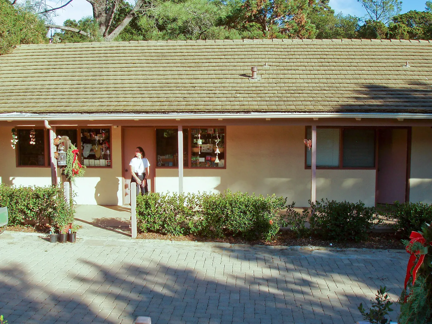 West side of North Wing - Gift Shop