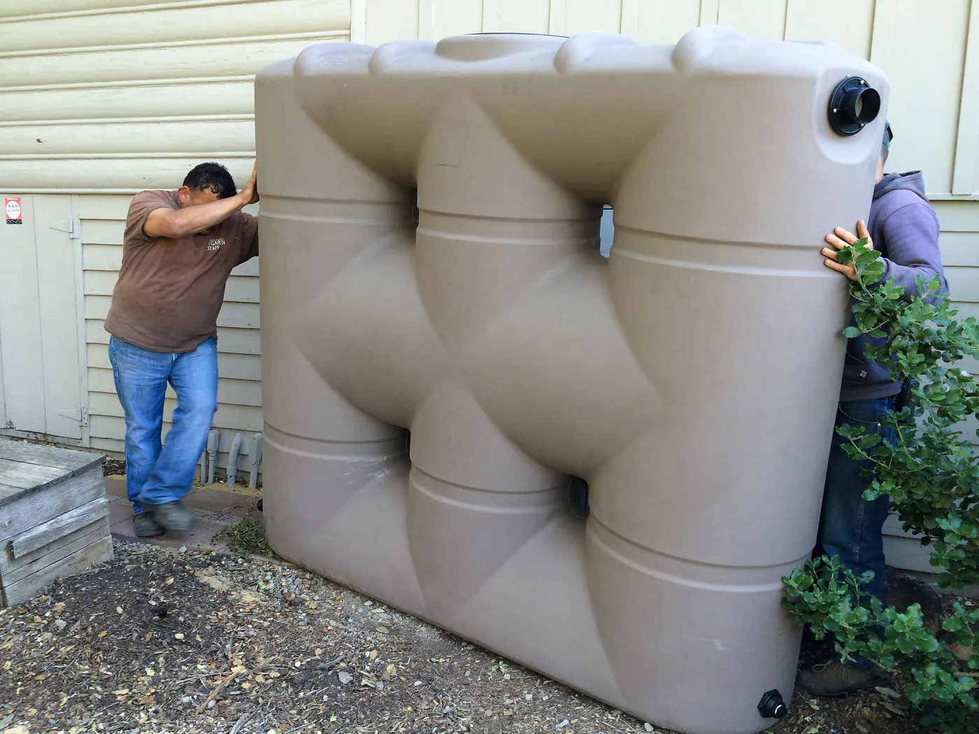 Installaion of rainwater collection tank at the Water Wise Home Garden