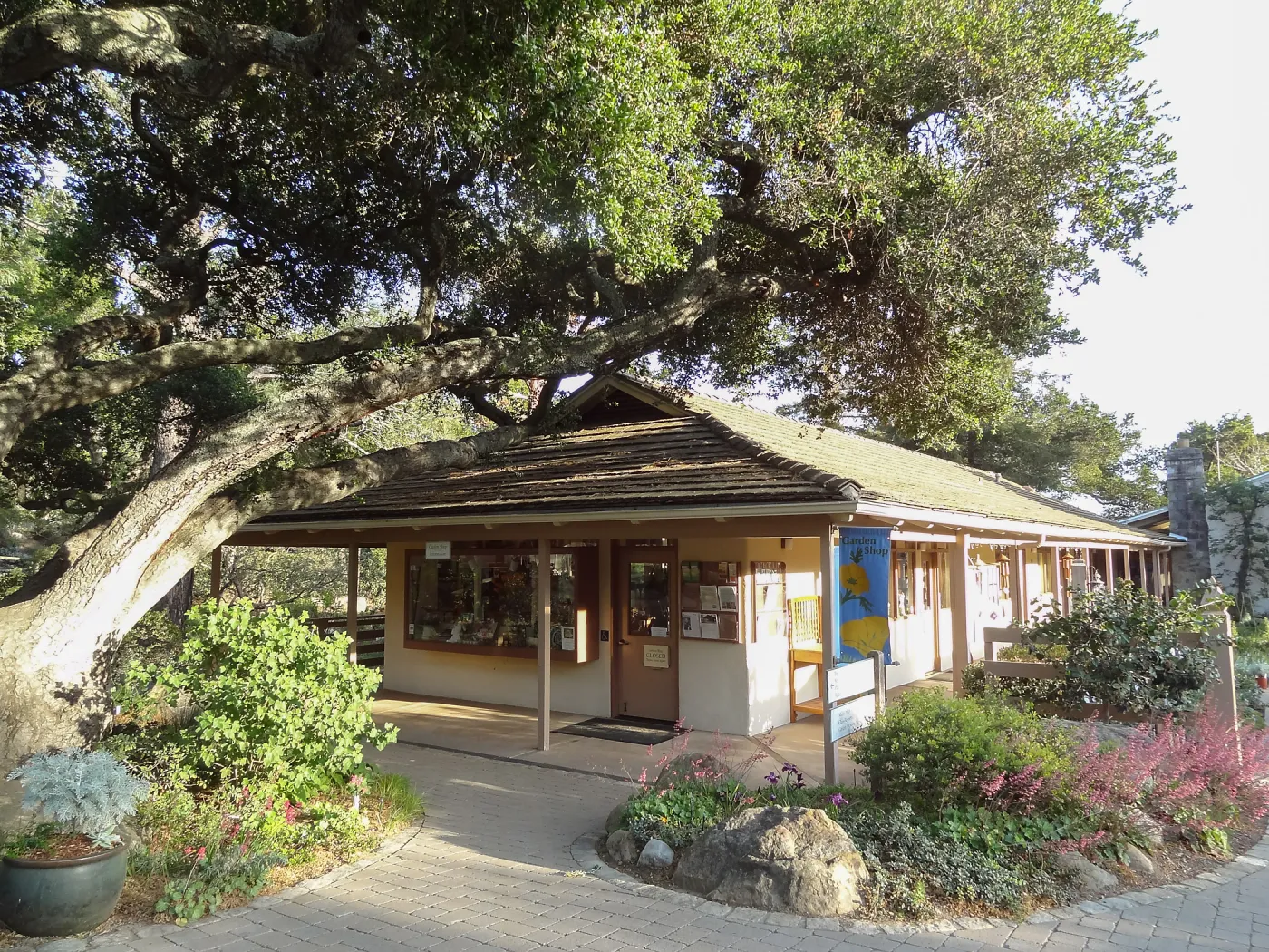 Garden Shop, entrance oak