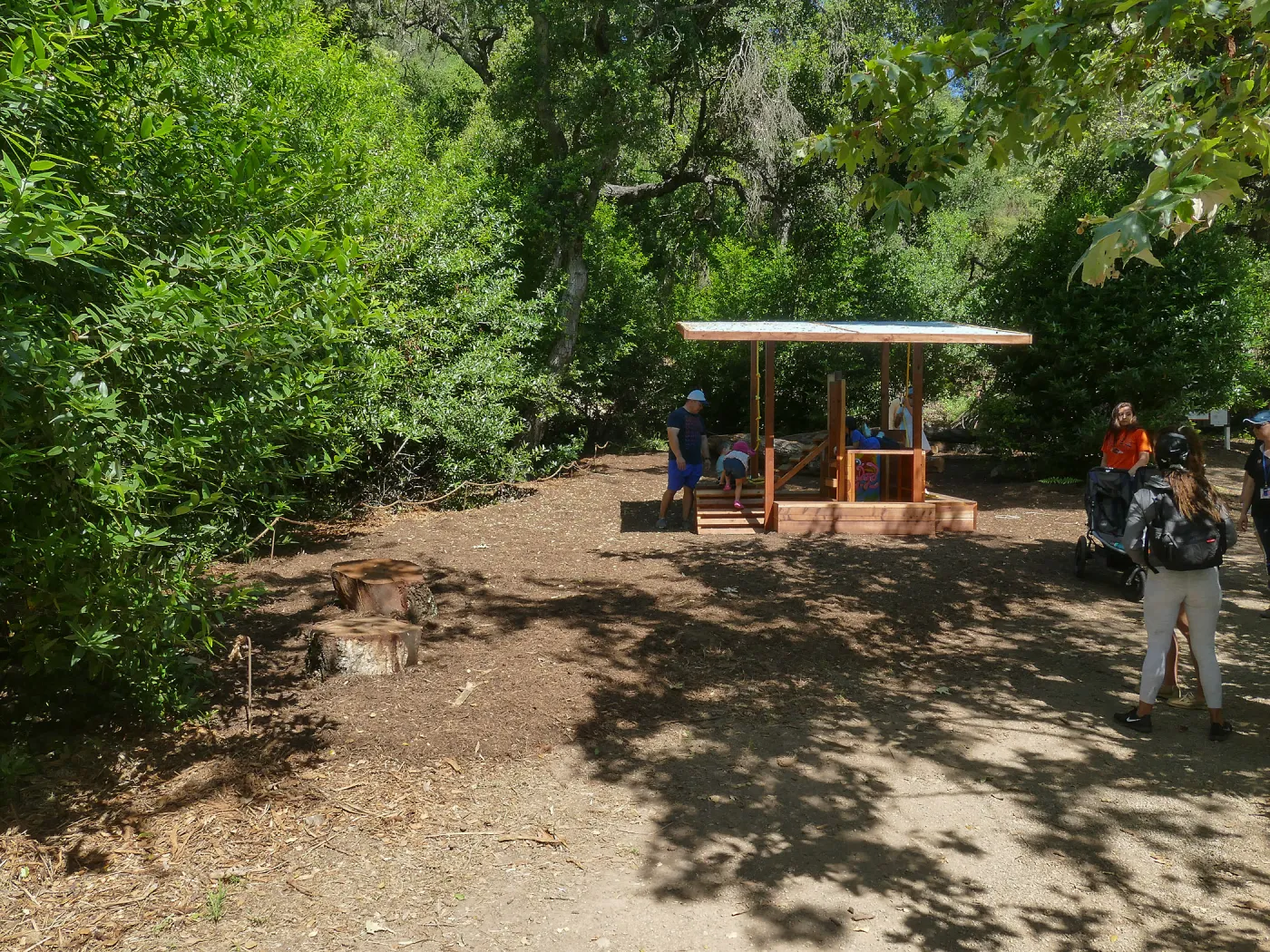 Families visiting the Cali-Pop casita