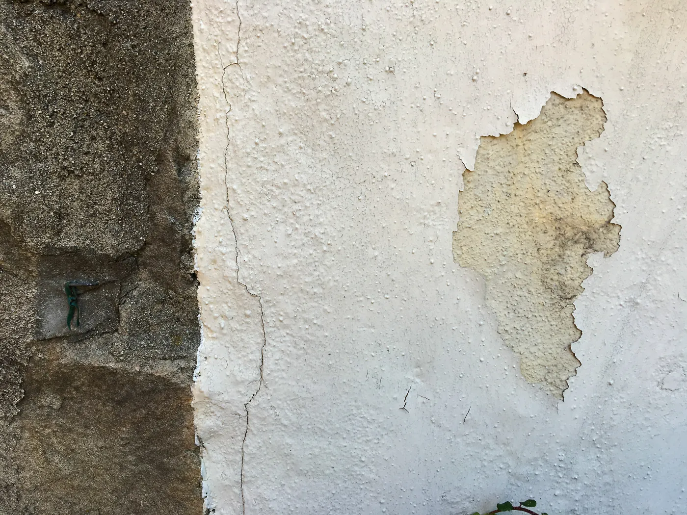 Peeling paint on front wall of Blaksley Library