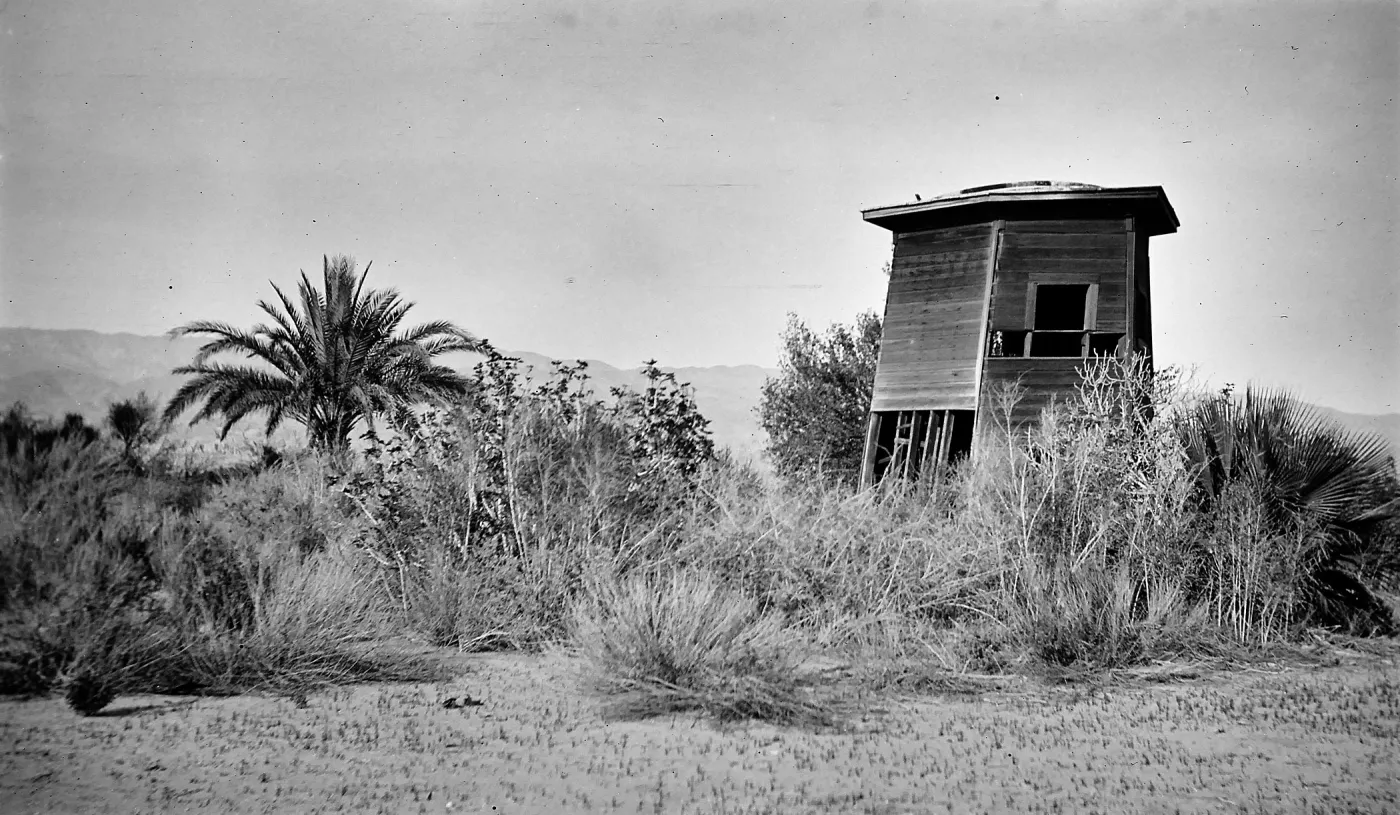 Indio [trip], abandoned water tank tower