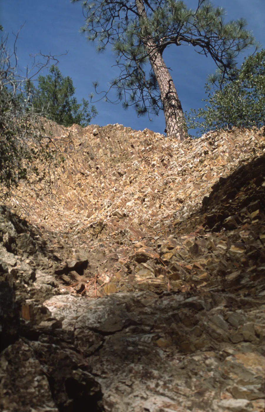 Wall with shale