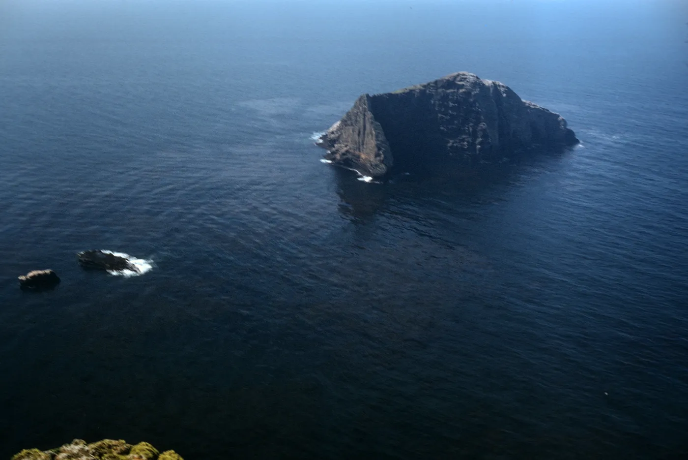 Santa Barbara Island, Sutil Island