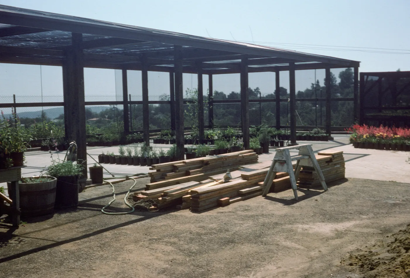 Construction: new concrete surface in can yard