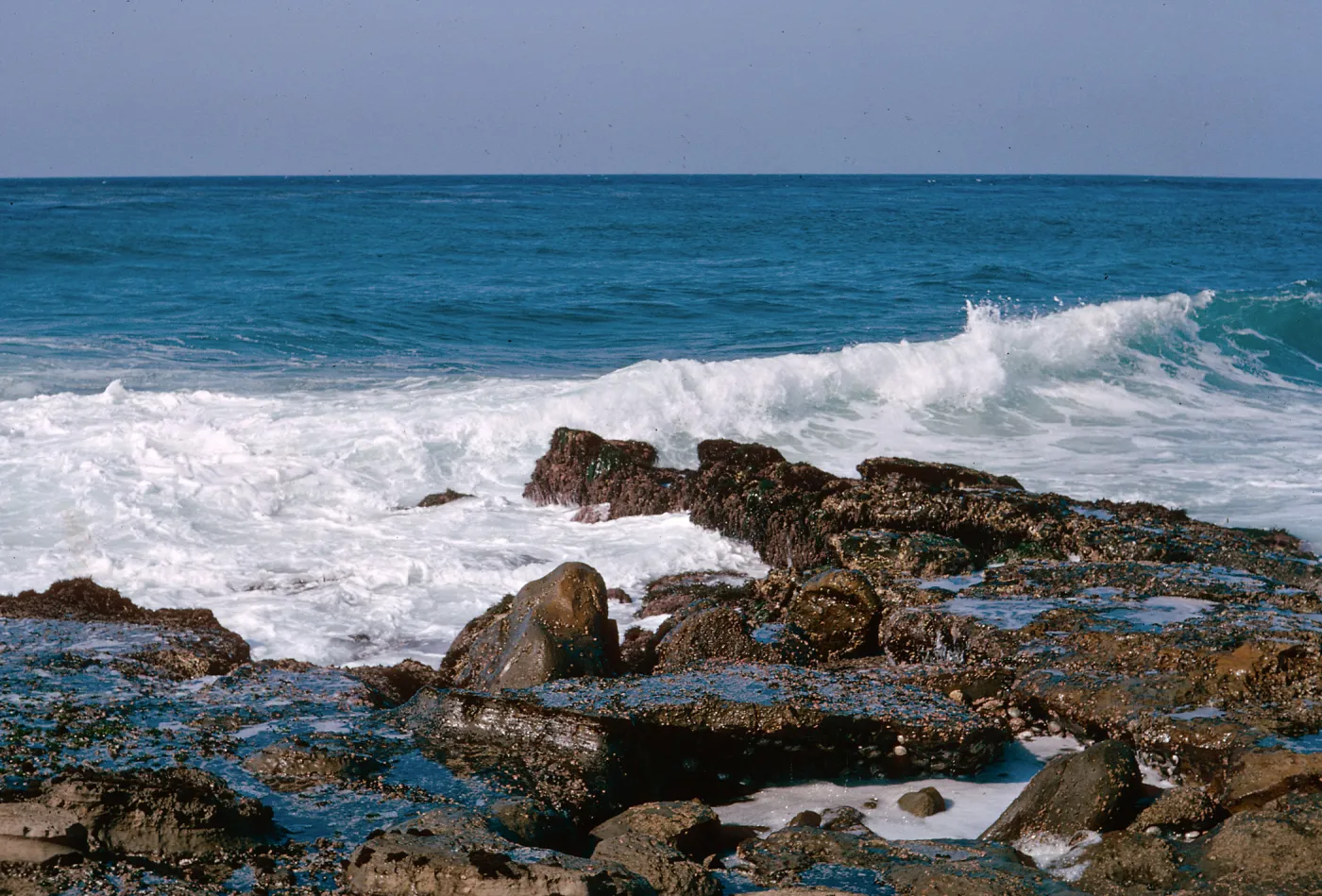 water-wave breaking over carrier reef, 66-30 & SN-286