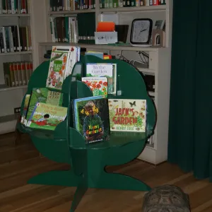 reptiles in the Blaksley Library, SBBG Summer Nature Camp, 2009