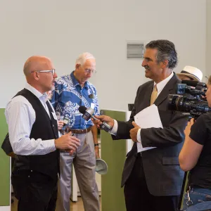 Pritzlaff Conservation Center Ribbon Cutting Celebration, Steve Windhyager leading tour in research workstation area