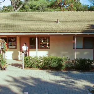 West side of North Wing - Gift Shop