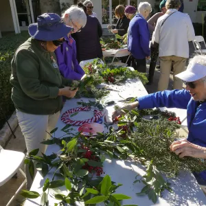 Free Senior Day, Wreathmaking Class
