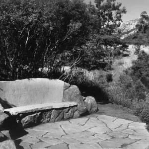 Pritchett Bench, stone bench on the Pritchett Trail, © Josef Muench