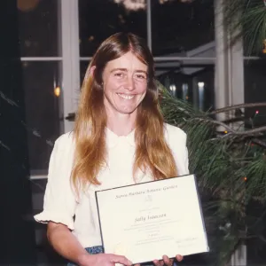Sally Isaacson receives SBBG 5 year service certificate