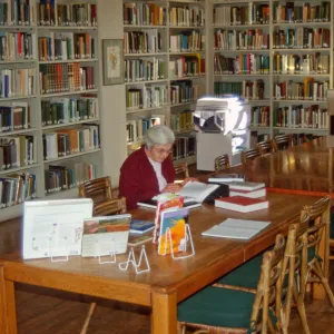 Library volunteer woring in Library